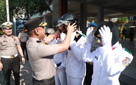 Polisi Bersama Masyarakat: Aksi Simpatik Polres Jember Edukasi Keselamatan Berkendara